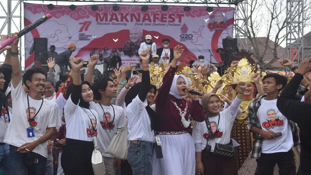 You are currently viewing Ribuan Relawan Ganjar Pranowo Padati Maknafest OMG Lampung