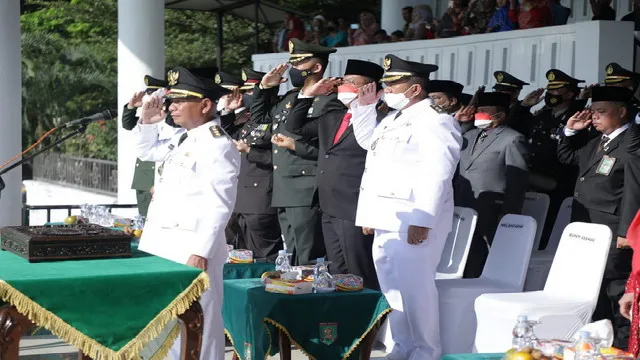 You are currently viewing Sambut Kemerdekaan RI Ke-77, Pemkab Asahan Laksanakan Upacara Bendera