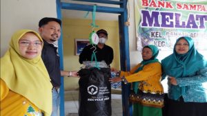 Read more about the article CCEP Indonesia Dampingi Pengelolaan Bank Sampah Kecamatan Metro Barat