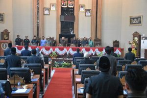 Read more about the article Hadir Paripurna DPRD, Bupati Sampaikan Jawaban Ke Fraksi