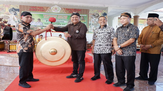 Read more about the article Pemkab Asahan Serahkan Bantuan Alat Musik Gamelan ke DPD PKB Pujakesuma