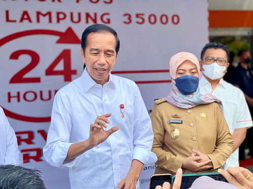 You are currently viewing Presiden Jokowi Tinjau Pembagian BLT BBM di Bandar Lampung