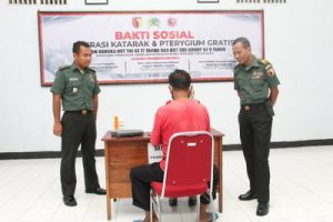 Read more about the article Jelang HUT TNI ke – 77, Kodim 0806/Trenggalek Gelar Operasi Katarak Gratis