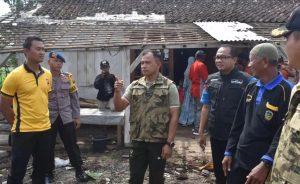 Read more about the article Danrem 081/DSJ Tinjau Dampak Bencana Hujan Disertai Angin Kencang di Madiun