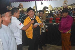 Read more about the article Wabup Azwar Hadiri Pagelaran Wayang Kulit Kecamatan Labuhan Maringgai Maringgai