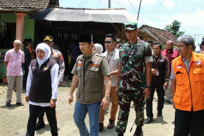 You are currently viewing Dandim 0806/Trenggalek Dampingi Gubernur Jatim Tinjau Tanah Longsor