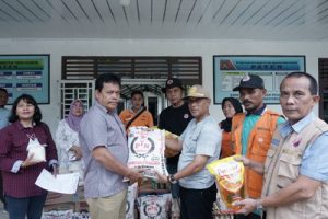 Read more about the article Asisten Pemerintahan dan Kesejahteraan Rakyat Salurkan Bantuan di 2 Kecamatan Yang Terdampak Banjir