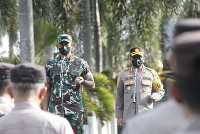 You are currently viewing Dandim 0806 bersama Kapolres Trenggalek Pimpin Apel Gelar Pasukan Pengamanan Pengesahan Warga Baru IKSPI