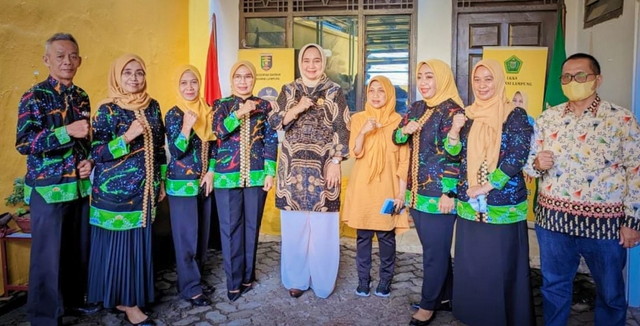 Read more about the article Ketua LKKS Provinsi Lampung Salurkan Bantuan Program Siger Barokah
