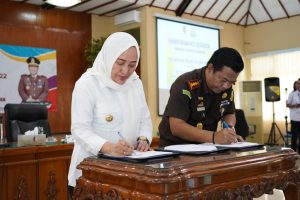 Read more about the article Dalam Hukum Perdata dan Tata Usaha Negara, Pemkab dan Kejari Bojonegoro Teken MoU