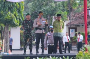 Read more about the article Bersama Kapolres, Dandim Madiun Pimpin Apel Gelar Pasukan Operasi Lilin Semeru 2022