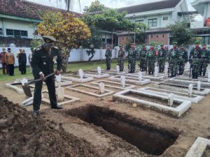 Read more about the article Danramil 0806/01 Trenggalek Pimpin Upacara Pemakaman Militer Anggota Veteran
