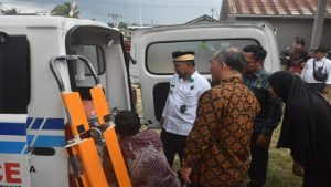 Read more about the article Bupati Dawam Hadiri Serah Terima 1 Unit Ambulance