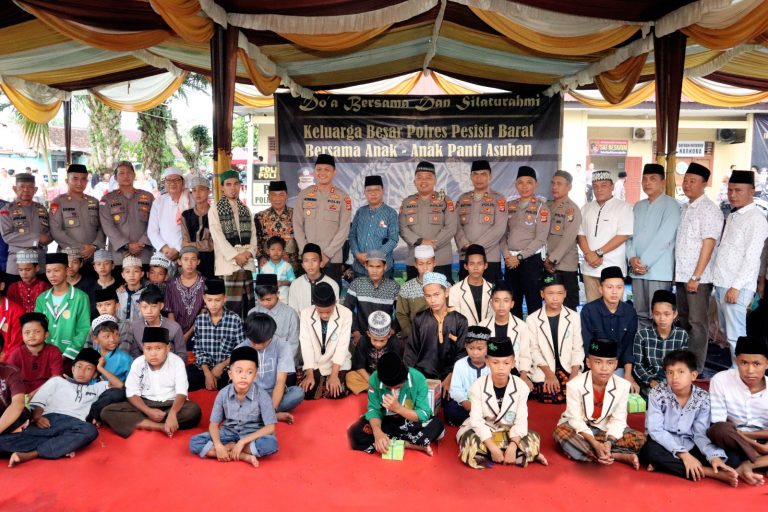 You are currently viewing Wabup A.Zulqoini Hadiri Doa Bersama Mapolres Pesibar