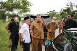 Read more about the article Gubernur Tinjau Lokasi Pembangunan Gerbang Selamat Datang di Pintu Tol Kota Baru