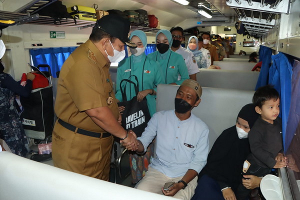 You are currently viewing Gubernur Arinal Djunaidi Tinjau Kesiapan Pelayanan Transportasi Moda Angkutan Menjelang Idul Fitri 1444H