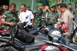 Read more about the article Jelang Cuti Lebaran, Ratusan Kendaraan Anggota Korem 081/DSJ Diperiksa