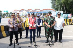 Read more about the article Gubernur Arinal Djunaidi Bersama Menhub, Kapolri dan Panglima TNI Pantau Arus Mudik Di Pelabuhan Bakauheni