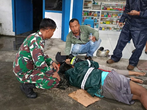 Read more about the article Prajurit Korem 081/DSJ Bantu Korban Tabrak Lari