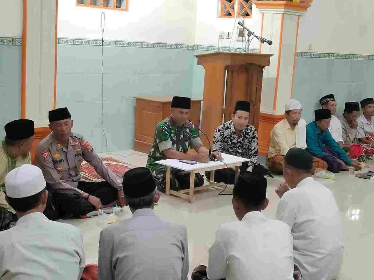 You are currently viewing Aman dan Kondusif di Bulan Suci Ramadhan, Anggota Kodim 0802/Ponorogo Himbau Warga Untuk Tidak Bunyikan Petasan dan Terbangkan Balon Udara