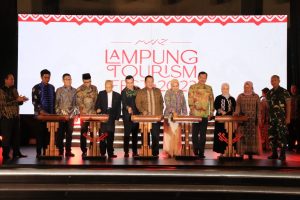 Read more about the article Gubernur Arinal Semangati 45 Finalis HIPMI Lampung Tourism Putri Indonesia 2023, Harapkan Jadi Duta Pariwisata Profesional