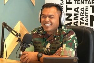 Read more about the article Tak Hanya Piawai Jadi Host Podcast, Pamen TNI AD ini Pernah Raih Penghargaan dari Gubernur Khofifah