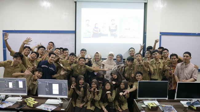 You are currently viewing Pelajar SMKN 1 Bandarlampung Asyiik Belajar Mobile Application dan Virtual Reality bersama Dosen Prodi Teknik Informatika IIB Darmajaya