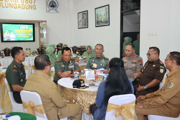 You are currently viewing Kunjungi Kodim Tulungagung, Pangdam V Brawijaya Tekankan Atasi Kesulitan Masyarakat