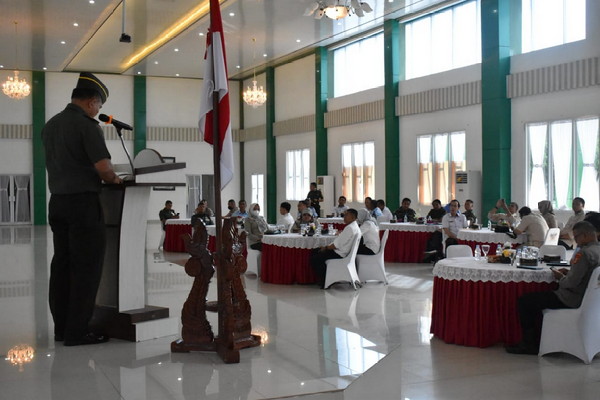 You are currently viewing Perkokoh Sinergitas Antara TNI/POLRI Dengan Aparat Pemerintahan, Korem 043/Gatam Gelar Komunikasi Sosial