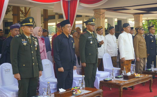 You are currently viewing Dandim 0805/Ngawi Hadiri Upacara Hari Lahir Pancasila di Pendopo