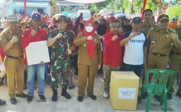 You are currently viewing Dandim 0410/KBL bersama Walikota Serahkan Bantuan Kasad kepada Warga