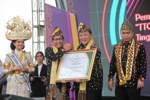 Read more about the article Gubernur Raih Penghargaan Pembina Terbaik Teknologi Tepat Guna dan Posyantek Tingkat Nasional