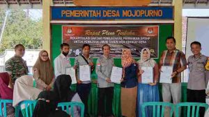 Read more about the article Babinsa Mojopurno Hadiri Rapat Rekapitulasi DPSHP Pemilu 2024