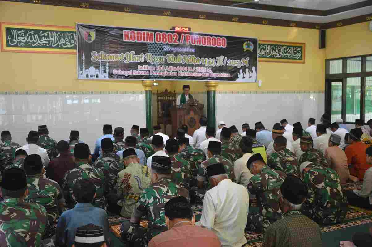 Read more about the article Anggota Kodim 0802/Ponorogo Laksanakan Shalat Idul Adha 1444 H/2023 M Bersama Masyarakat