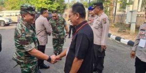 Read more about the article Ketua DPRD Mingrum Gumay Sambut Kedatangan Presiden RI Joko Widodo