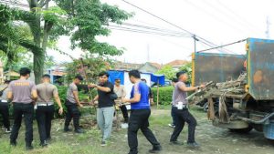Read more about the article Polres Tulang Bawang Barat Peduli  Lingkungan