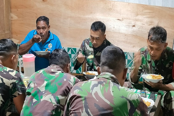 Read more about the article Seperti Keluarga Sendiri, TNI Dan Warga Pada Kegiatan Pra TMMD Ke-117 Kodim 0801/Pacitan
