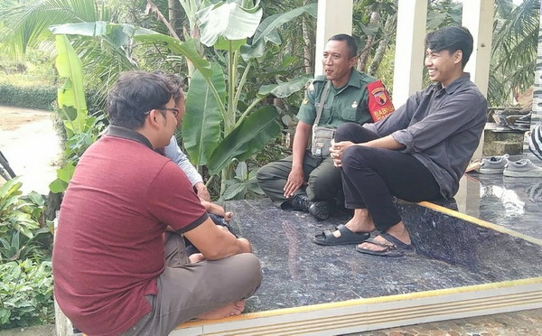 Read more about the article Babinsa Koramil 0806/04 Bendungan Dampingi Perjalanan Mahasiswa Bangun Desa