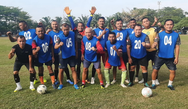 Read more about the article Bina Komunikasi Antar Satuan, Korem 081/DSJ Tanding Persahabatan Dengan Denhubrem