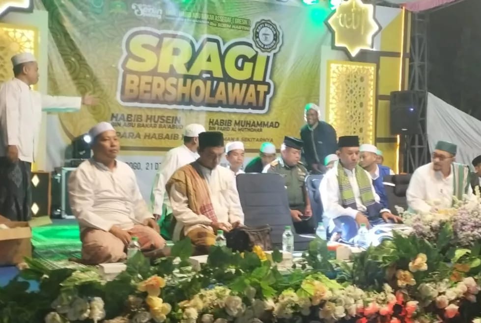 Read more about the article Hadiri Sragi Bersholawat, Danrem 081/DSJ : Kita Semua Saudara, Pangkat dan Jabatan Hanya Titipan
