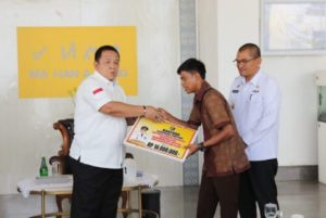 Read more about the article Gubernur Arinal Beri Santunan Kepada Keluarga Korban Meninggal Musibah Banjir dan Longsor