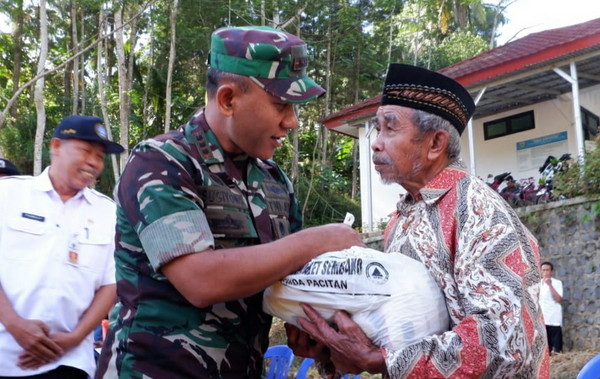 Read more about the article Hadiri Pembukaan TMMD ke-117 di Tanah Kelahiran Pacitan, Ini Harapan Danrem 081/DSJ
