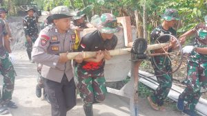 Read more about the article Keakraban TNI-Polri di Lokasi TMMD