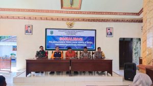 Read more about the article Babinsa Nglebo Hadiri Kegiatan Sosialisasi Pemilihan Kepala Desa