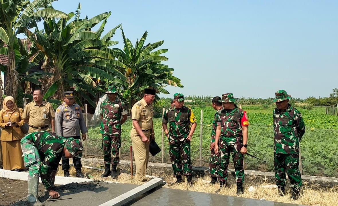 You are currently viewing Waaster Kasdam IV/Diponegoro Tinjau Pelaksanaan TMMD di Grobogan