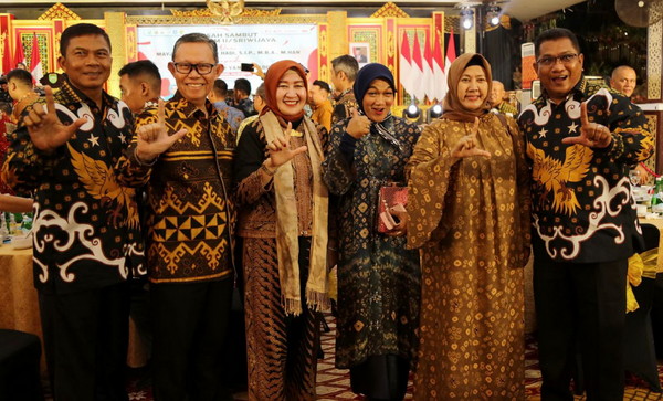 You are currently viewing Sekdaprov Fahrizal Hadiri Serah Terima Jabatan Pangdam II Sriwijaya dari Mayjend TNI Hilman Hadi kepada Mayjend TNI Yanuar Adil