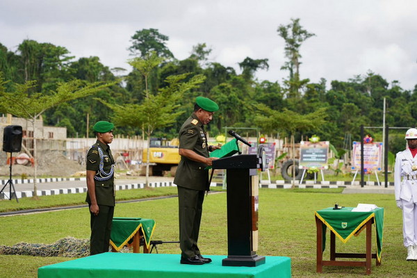 Read more about the article Sebuah Penghargaan Besar Bagi Bintuni Digemparkan  Dengan Sertijab Danbrigif, Katopdam dan Penyerahan Jabatan Pamen Ahli