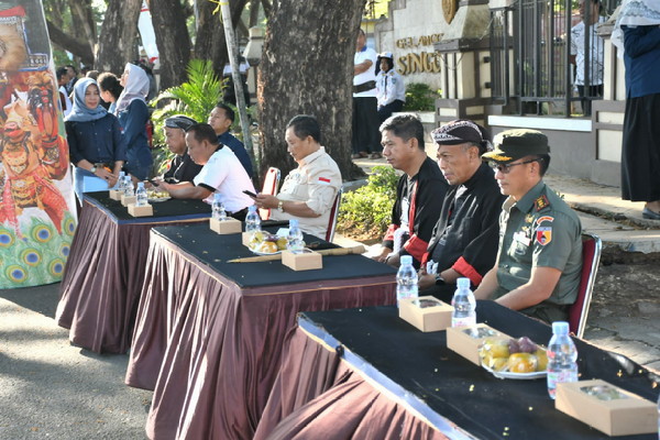 Read more about the article Dandim 0802/Ponorogo Ikut Berangkatkan Lomba Gerak Jalan Jenjang SMP Se-Kabupaten Ponorogo