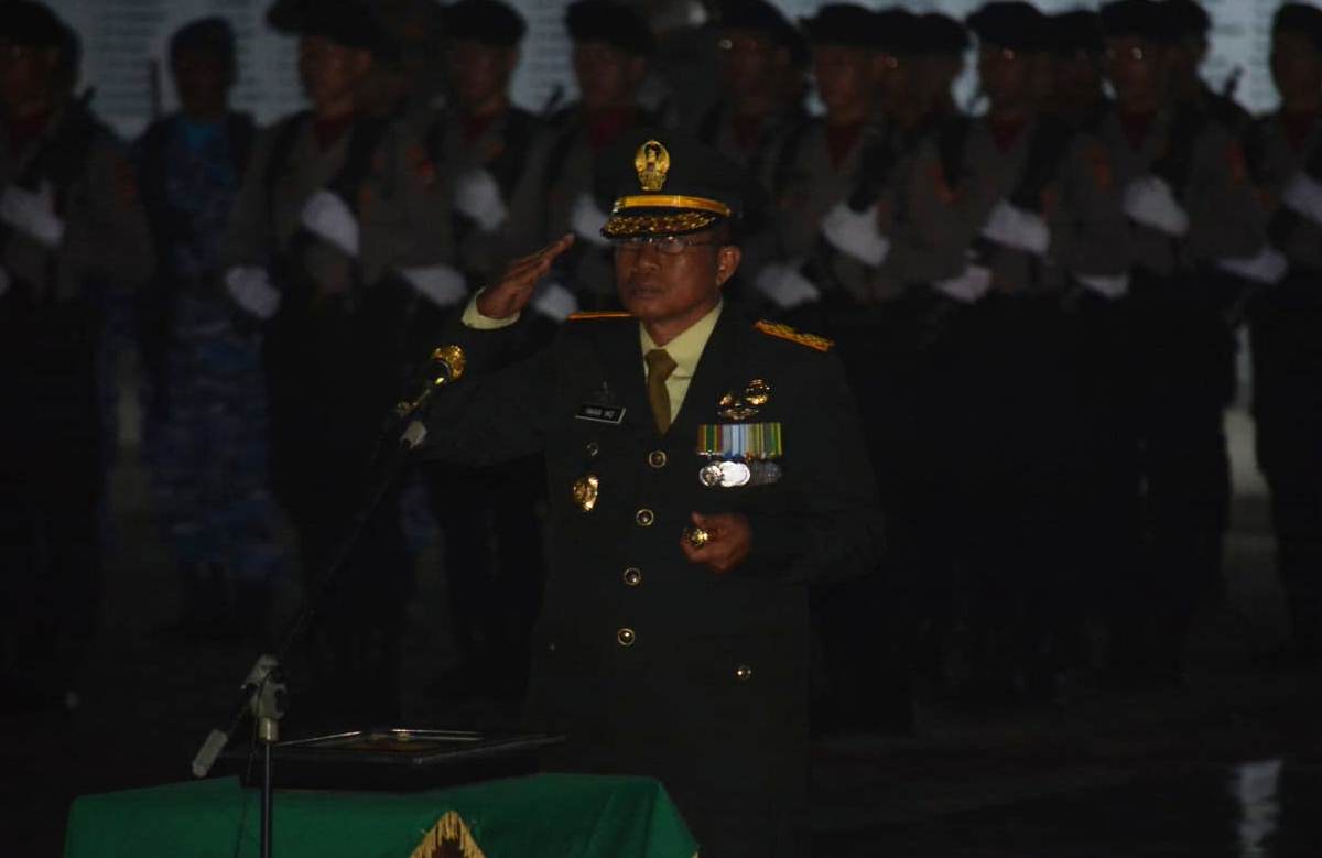 You are currently viewing Danrem 043/Gatam Pimpin Upacara Apel Kehormatan dan Renungan Suci