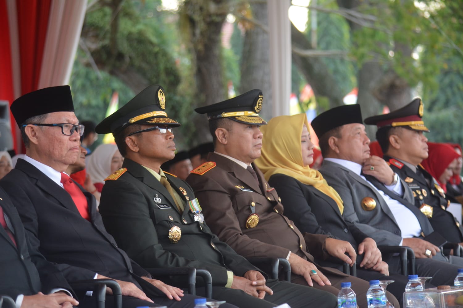 Read more about the article Danrem 043/Gatam Ikuti Upacara Penurunan Bendera Sang Merah Putih